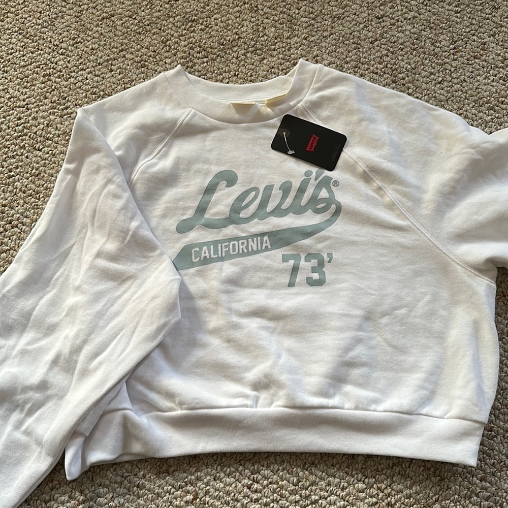 cropped Levi’s sweatshirt